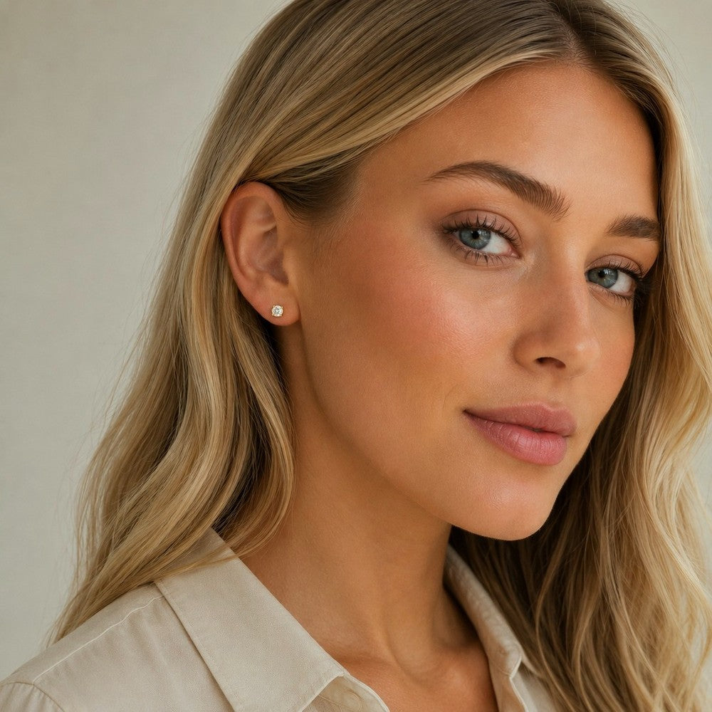 Essence stone ear 4mm Guld/klar