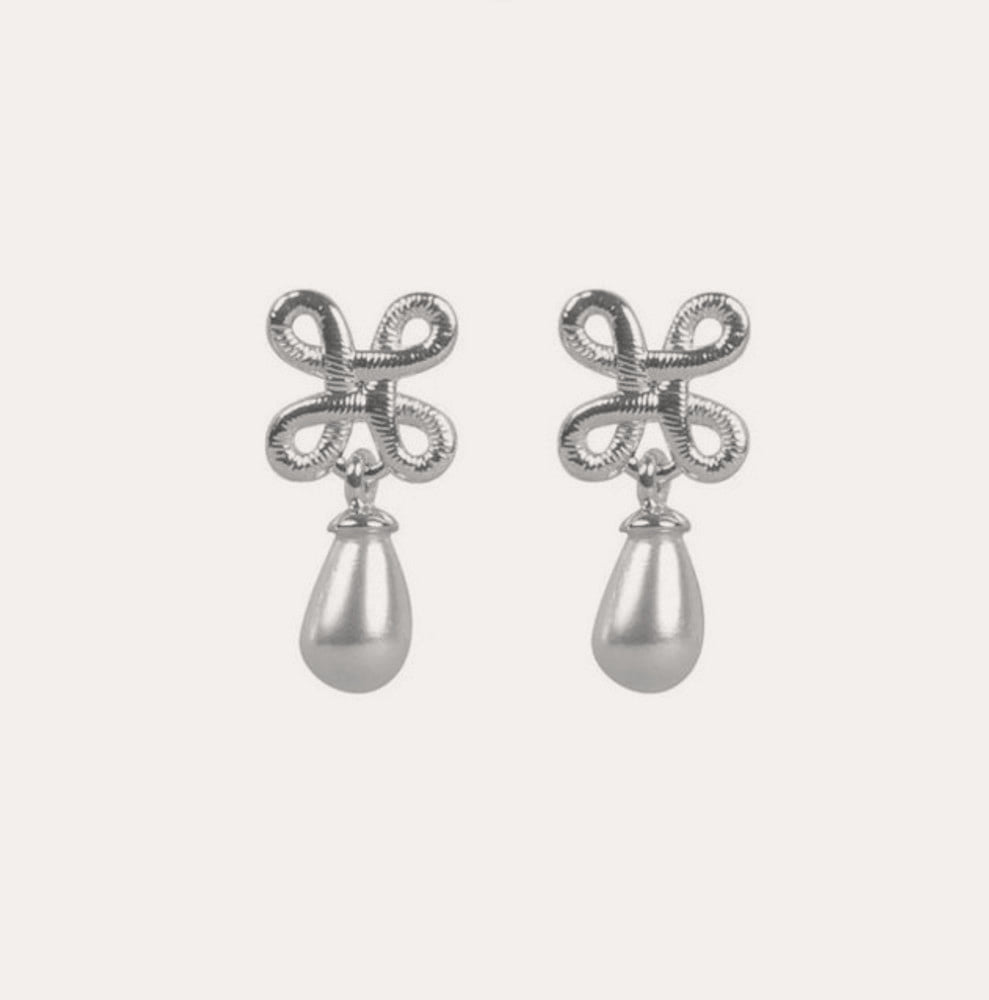 Lacy pearl pendant ear Silver/vit