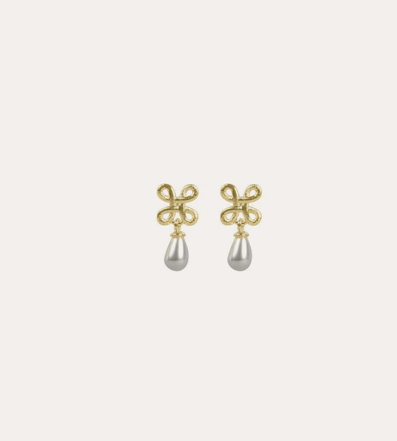 Lacy pearl pendant earring