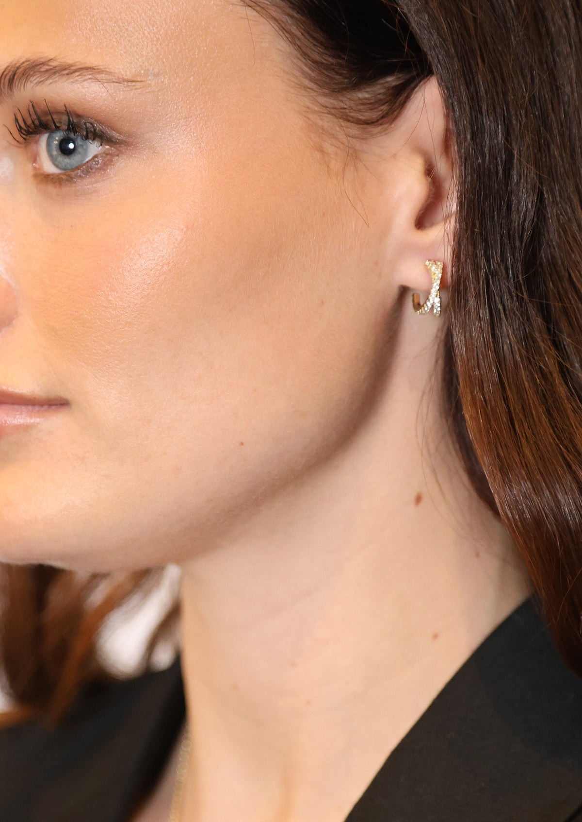 Fanny double oval earring Guld/klar på modell