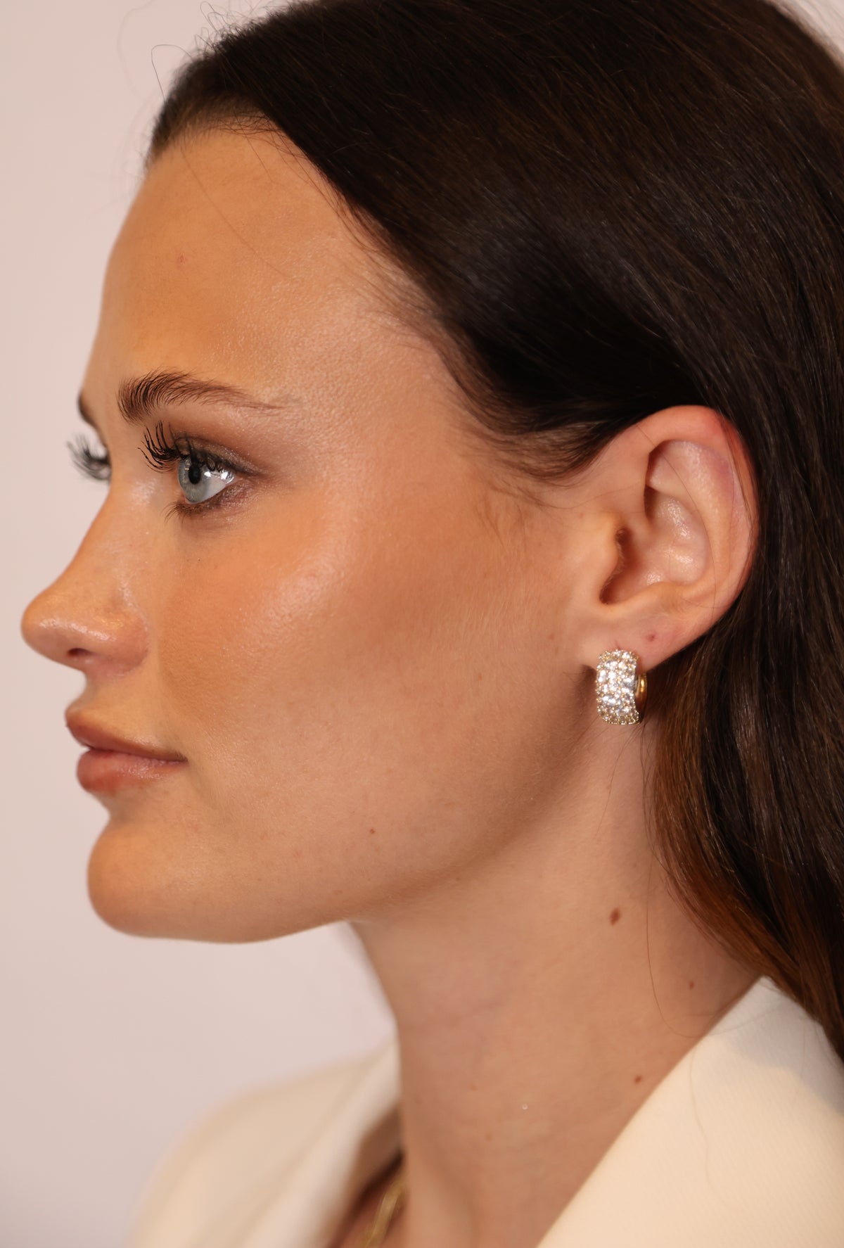Copenhagen wide ring ear Guld/klar på modell