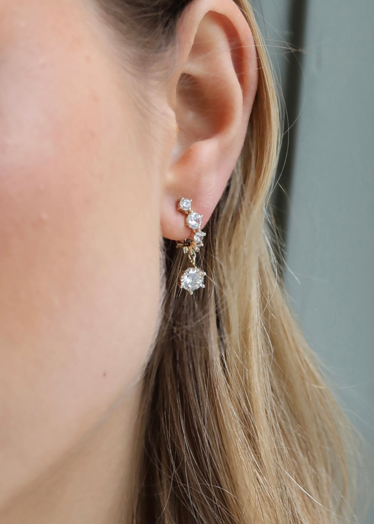 Night crystal pendant ear Guld/klar på modell