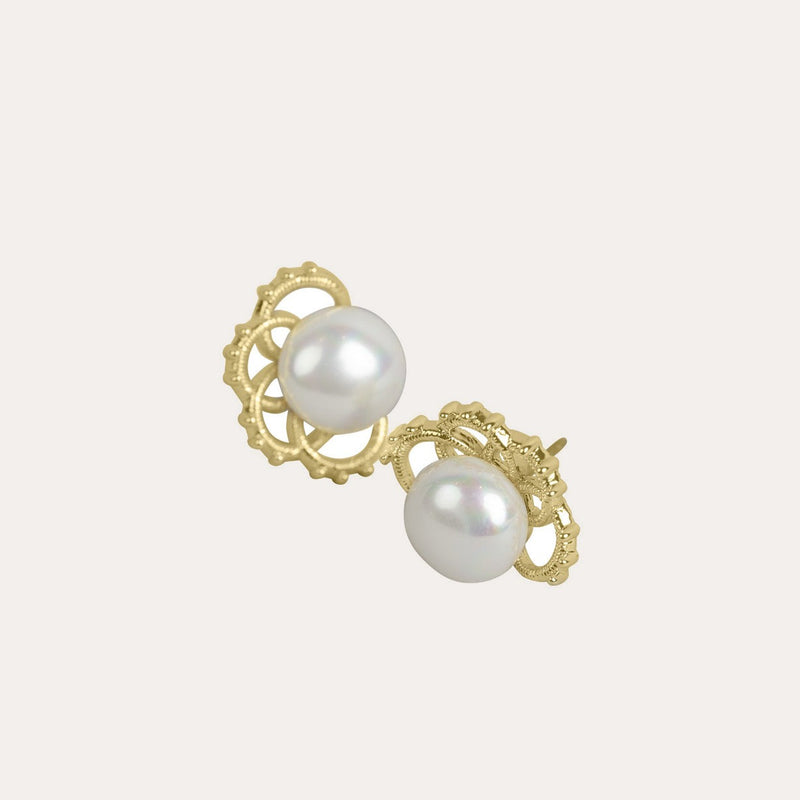 Lacy pearl earring