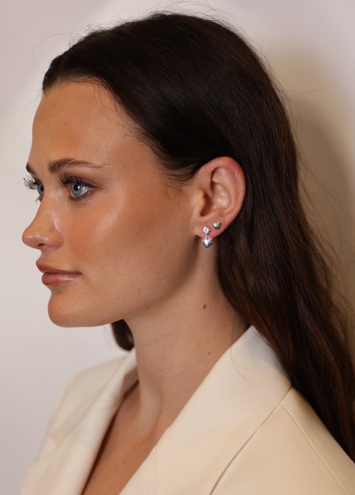 Sky heart crystal ear Silver/klar på modell